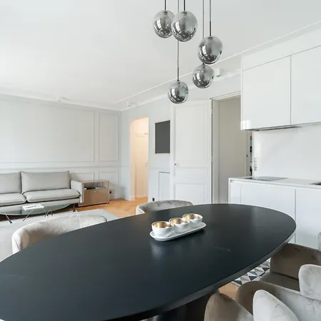 De Luxe Centre Paris