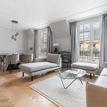 De Luxe Centre Paris